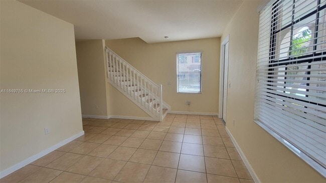 Building Photo - 3223 SE 4th Ct