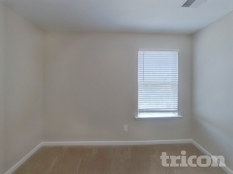 Building Photo - 437 Eastfair Dr