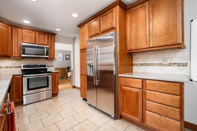 Building Photo - 258 N Sinsbury Dr