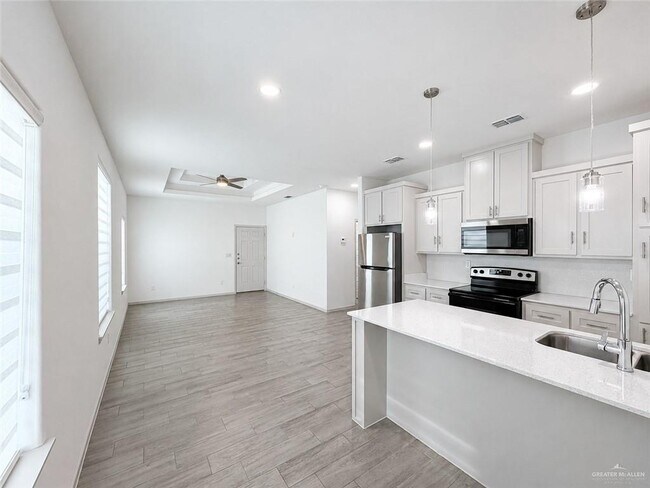 Building Photo - 7802 N 58th Ln