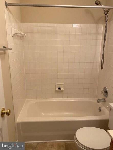 Building Photo - 106 Healy Ct