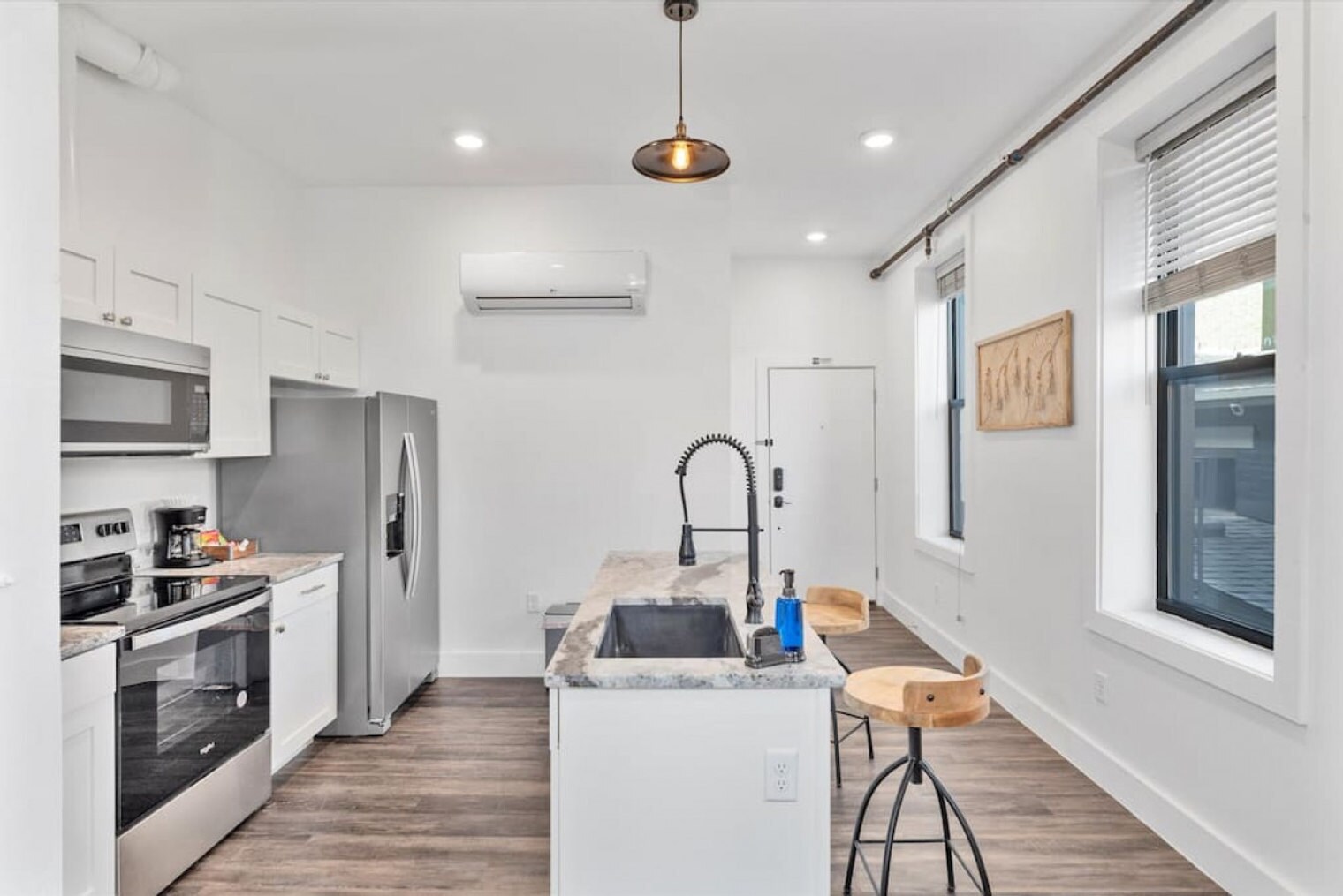 Building Photo - 18 W Elder St