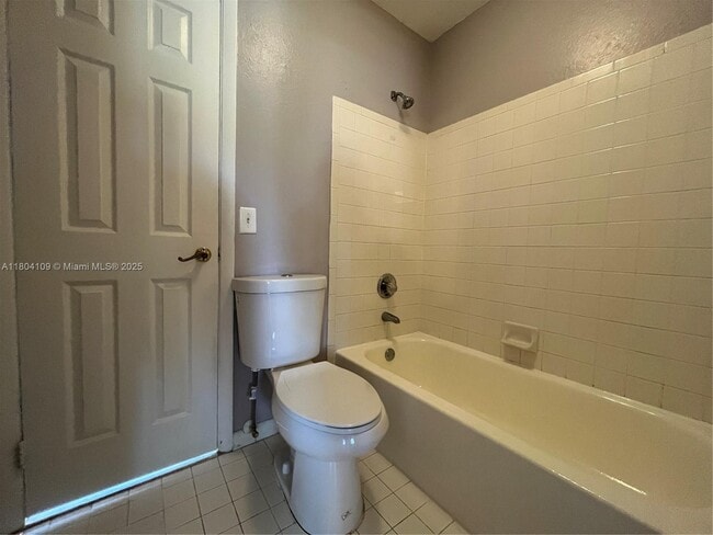 Building Photo - 843 Crystal Lake Dr