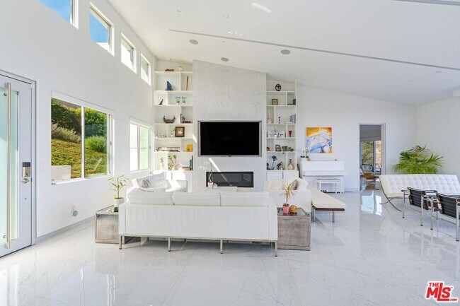 Building Photo - 28405 Via Acero