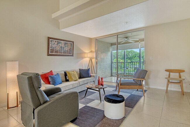 Building Photo - Spacious 3 bedroom, 2 bath condo with a lake view in Palmer Ranch