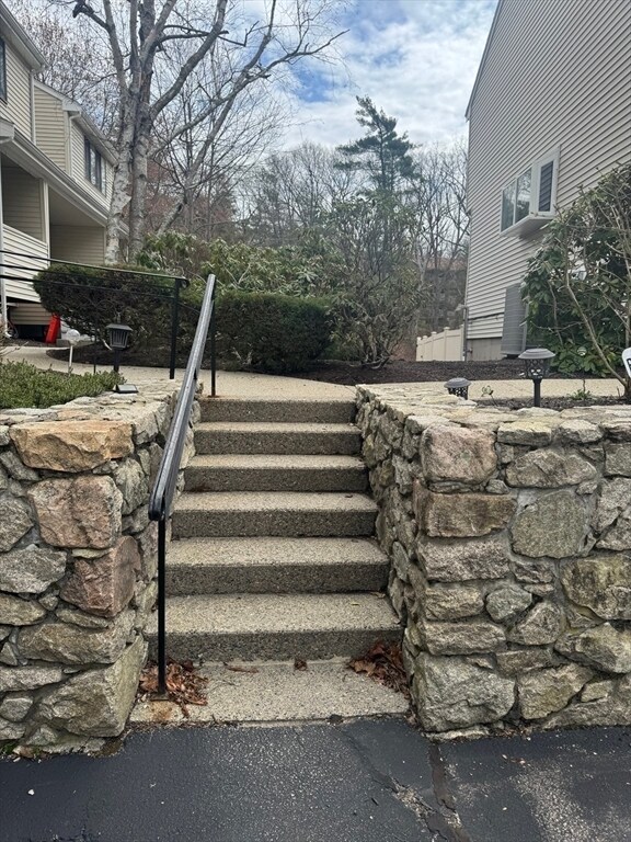 Building Photo - 909 Pleasant St