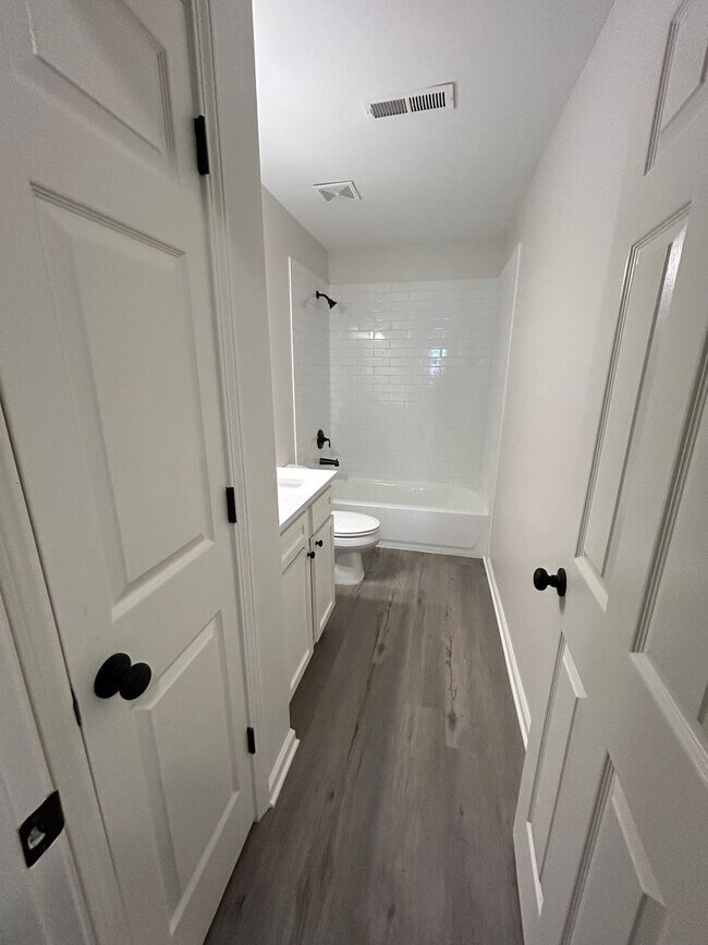 Building Photo - 1154-1160 S Washington Ave