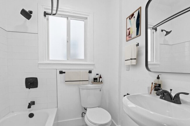 Building Photo - 1346 4th St