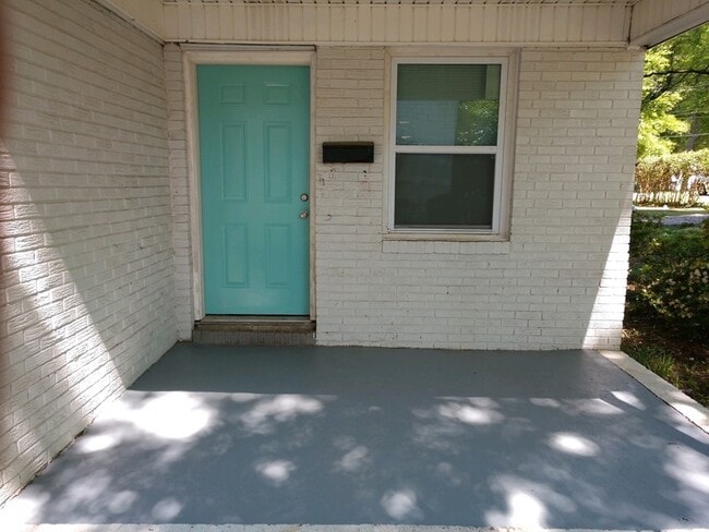 Building Photo - Noda East - 4207 Dinglewood Avenue