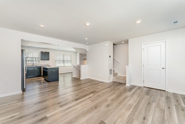 Building Photo - 1105 Canando St