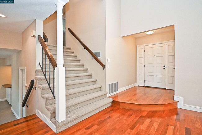 Building Photo - 933 Meadowvale Ct