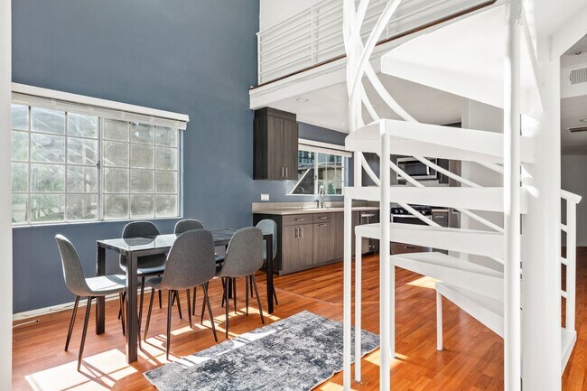 Building Photo - 10777 Ashton Ave