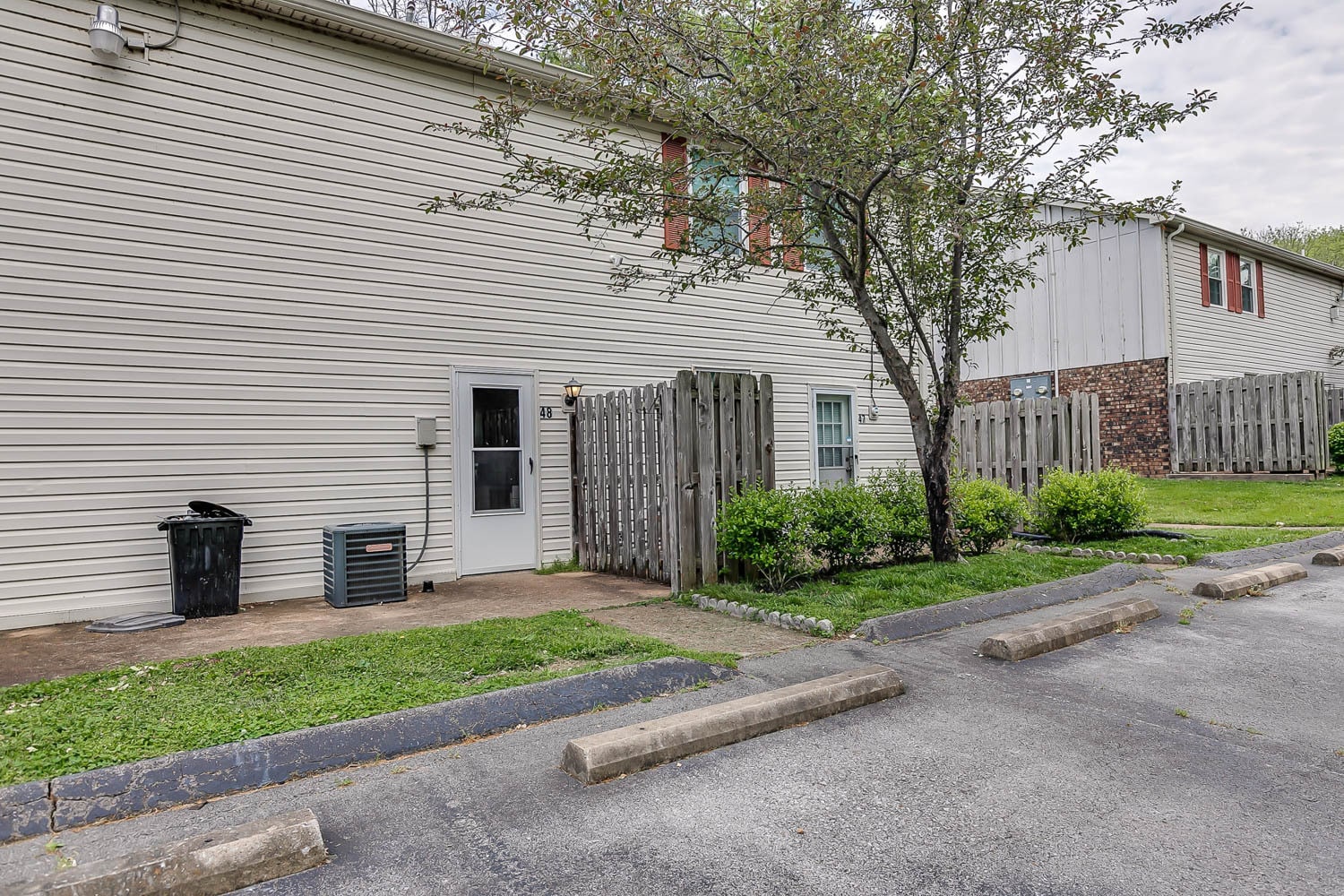 Building Photo - 1301 Neelys Bend Rd