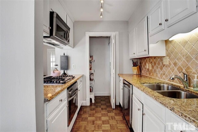 Building Photo - 235 McCauley St