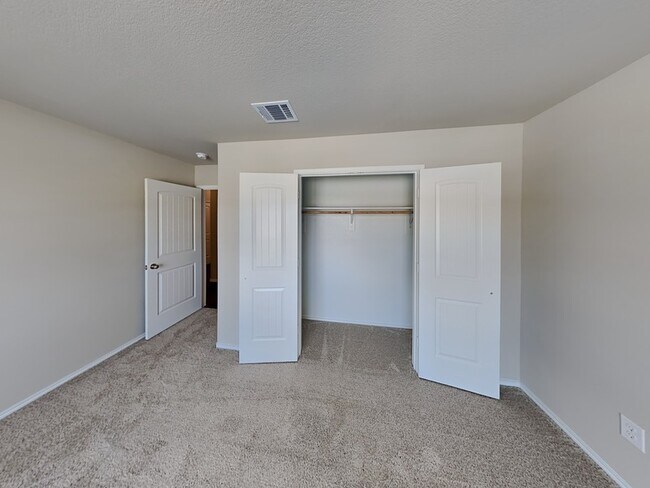 Building Photo - 10125 Boxelder Dr