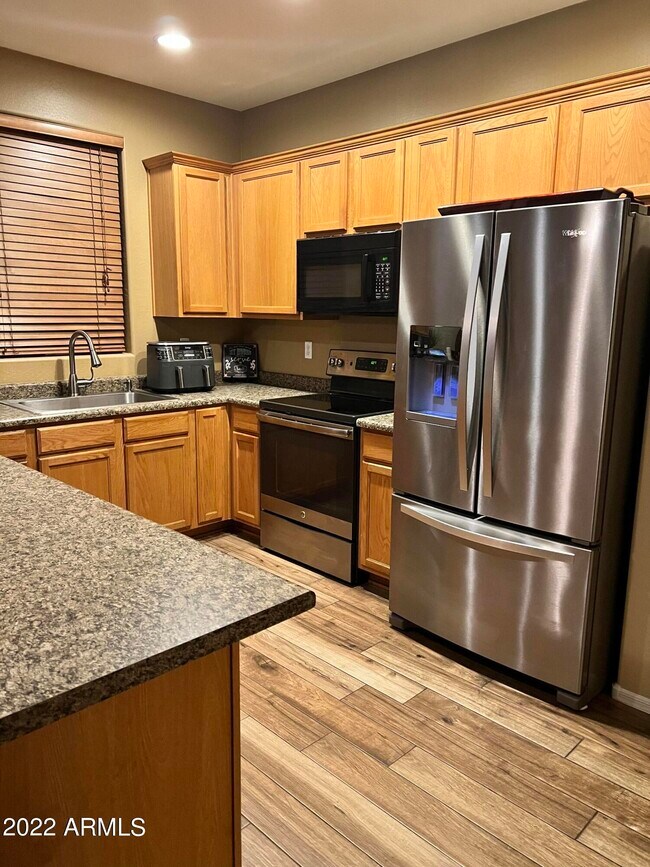 Building Photo - 12024 W Louise Ct