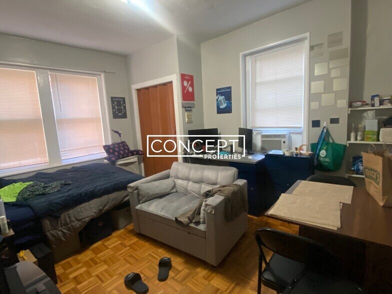 Building Photo - 40 Anderson St