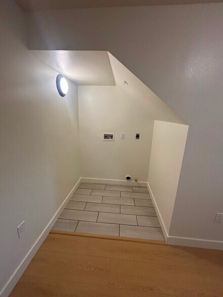 Building Photo - 6208 Brynhurst Ave