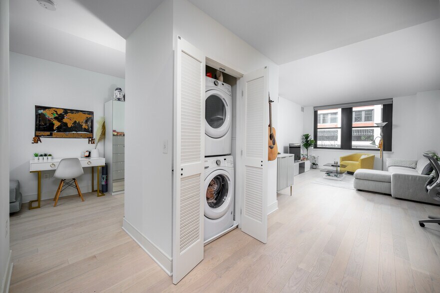 Building Photo - 10 PROVOST St