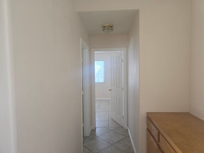 Building Photo - 3 bedroom home