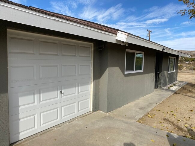 Building Photo - 61880 Verbena Rd