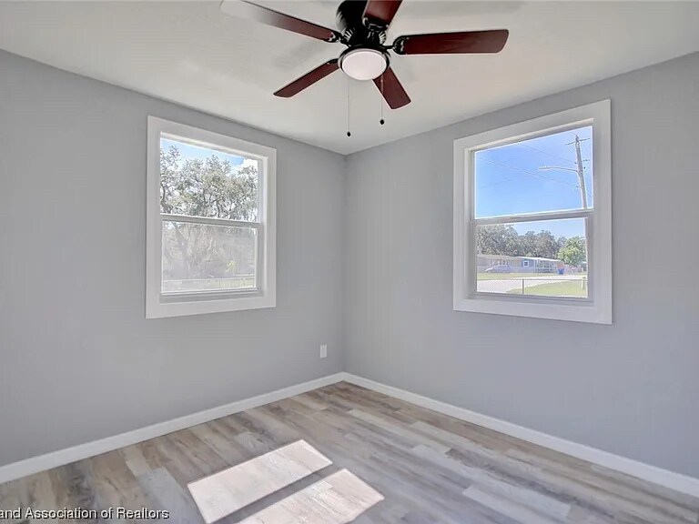 Building Photo - 1911 Roseland Ave