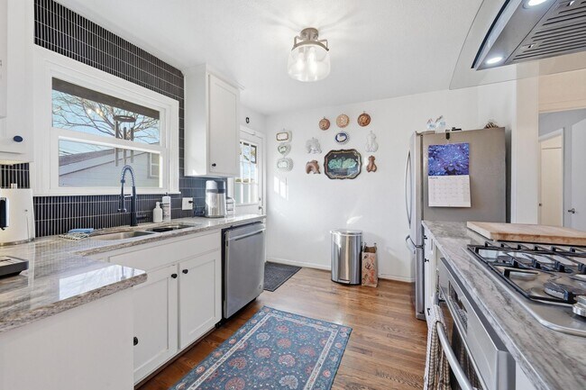 Building Photo - Charming 3/2/2 in Midway Hollow Coming Soon