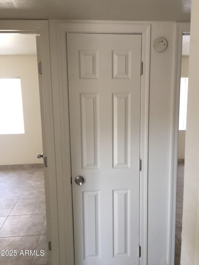 Building Photo - 1222 E Mountain View Rd