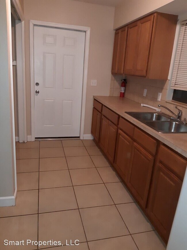 Building Photo - 2 br, 2 bath House - 825 Fox Lake Drive