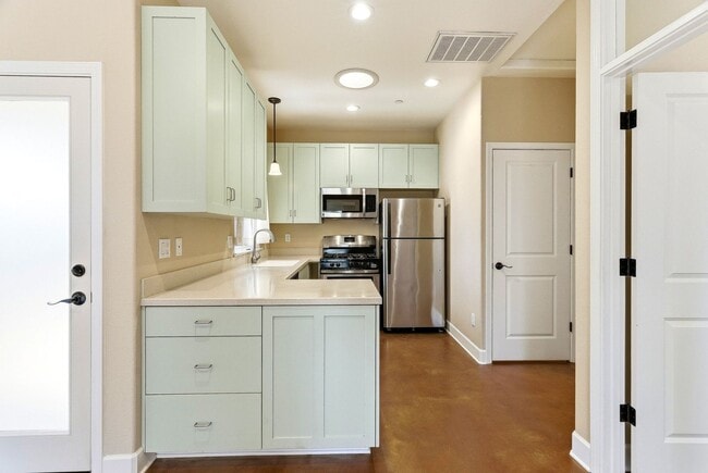 Building Photo - Sunny & Private 1BR Home in Prime Santa Cruz Location