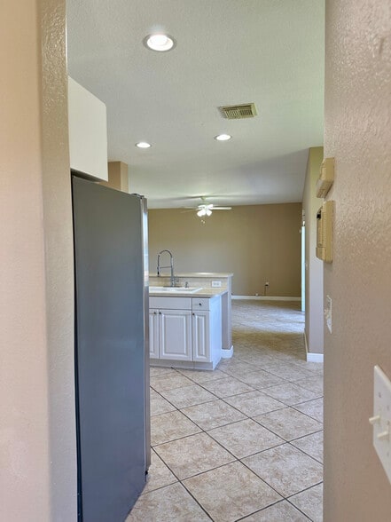 Building Photo - 14141 SW 129th Ave