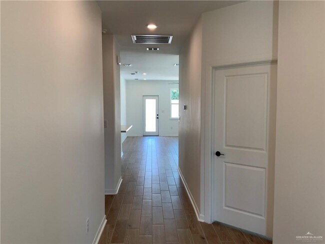 Building Photo - 3908 Highland Ave