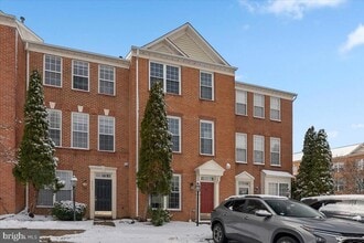 Building Photo - 13133 Park Crescent Cir