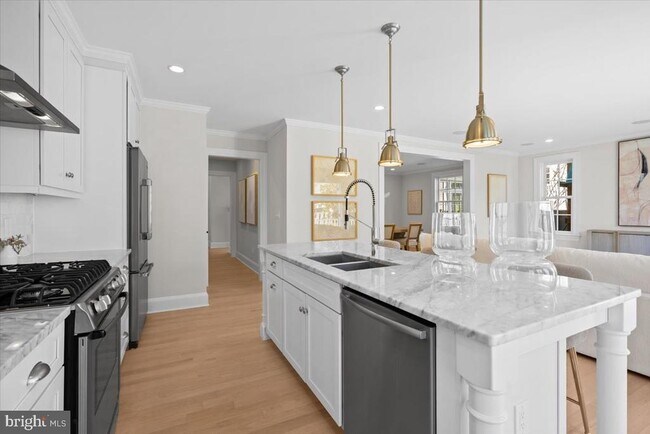 Building Photo - 3213 Foxhall Rd NW