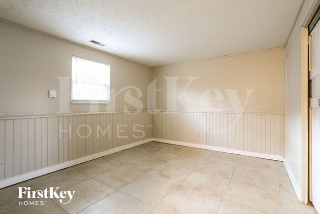 Building Photo - 4609 Paxton Dr S