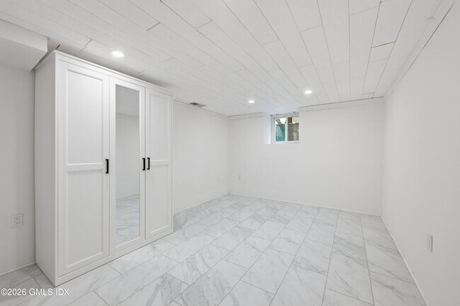 Building Photo - 24 Hollow Wood Ln