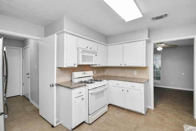 Building Photo - 24118 Spring Gum Dr
