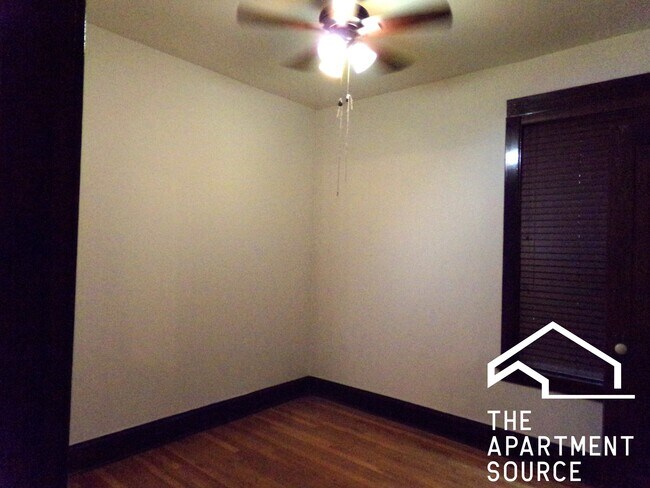 Building Photo - 1458 W Catalpa Ave