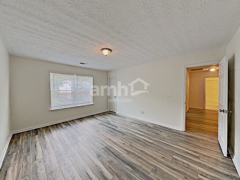 Building Photo - 159 Holly Mill Village Dr