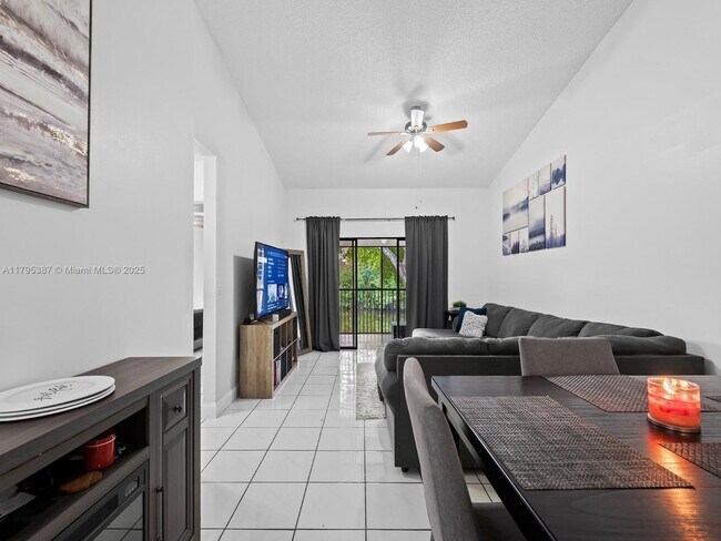 Building Photo - 3868 Carambola Cir N