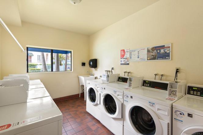 Building Photo - 8310 Regents Rd