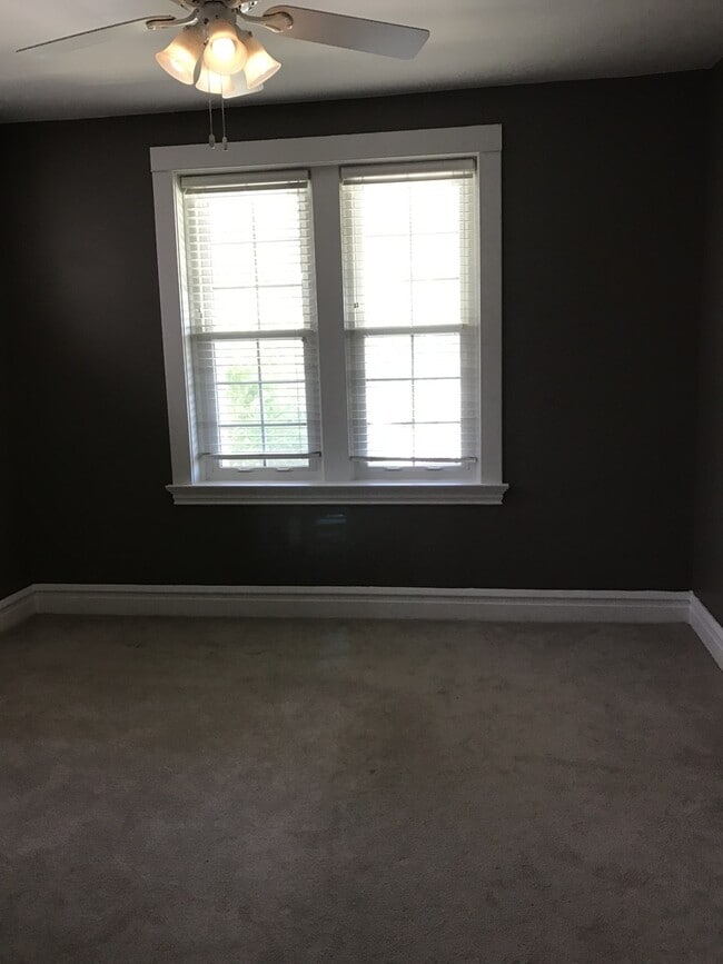 Building Photo - Beautiful renovated home