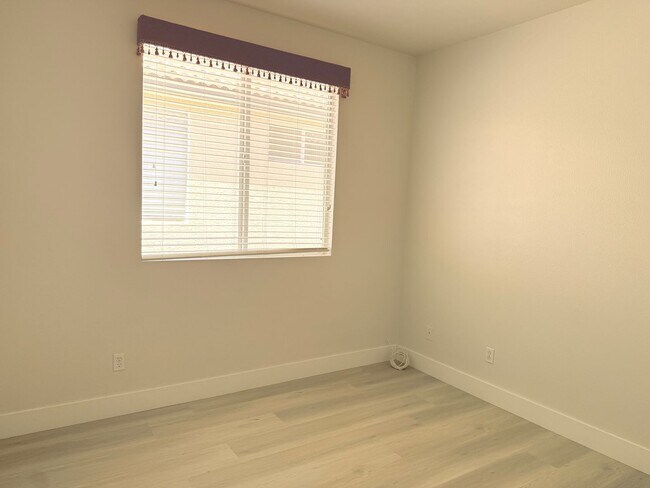 Building Photo - 3bd/2bath Single Story Home!