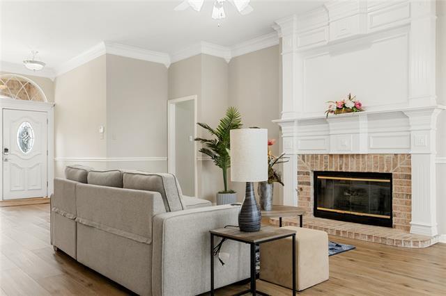 Building Photo - 118 W Greenbriar Ln