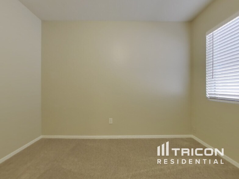 Building Photo - 20 N 220th Ln