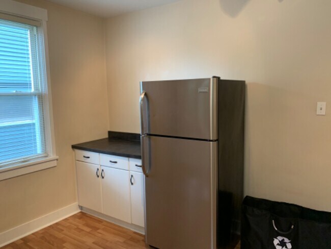 Building Photo - 313 311 Augusta St