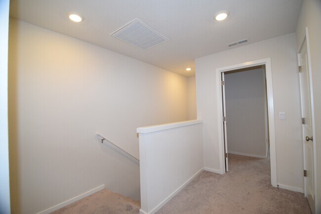 Building Photo - 935 N 19th Ave