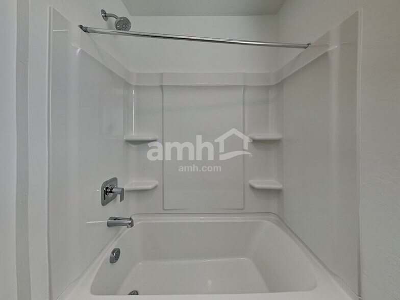 Building Photo - 20177 W Thomas Rd