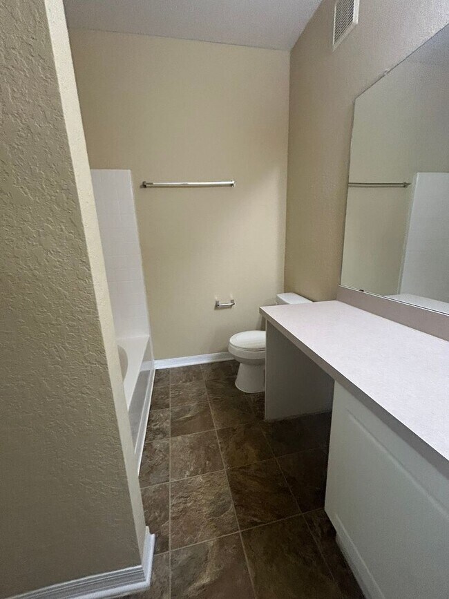 Building Photo - 823 Grand Regency Pointe
