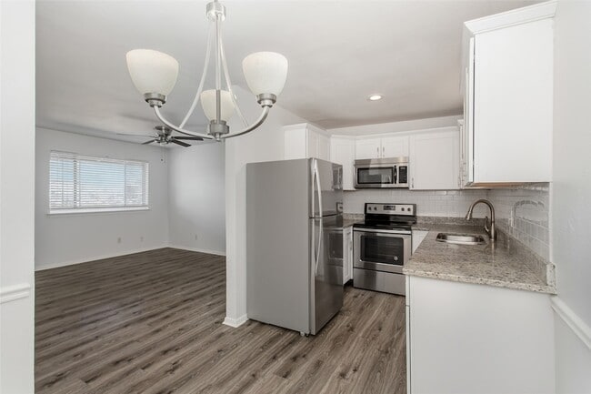 Building Photo - 5722 Gaston Ave